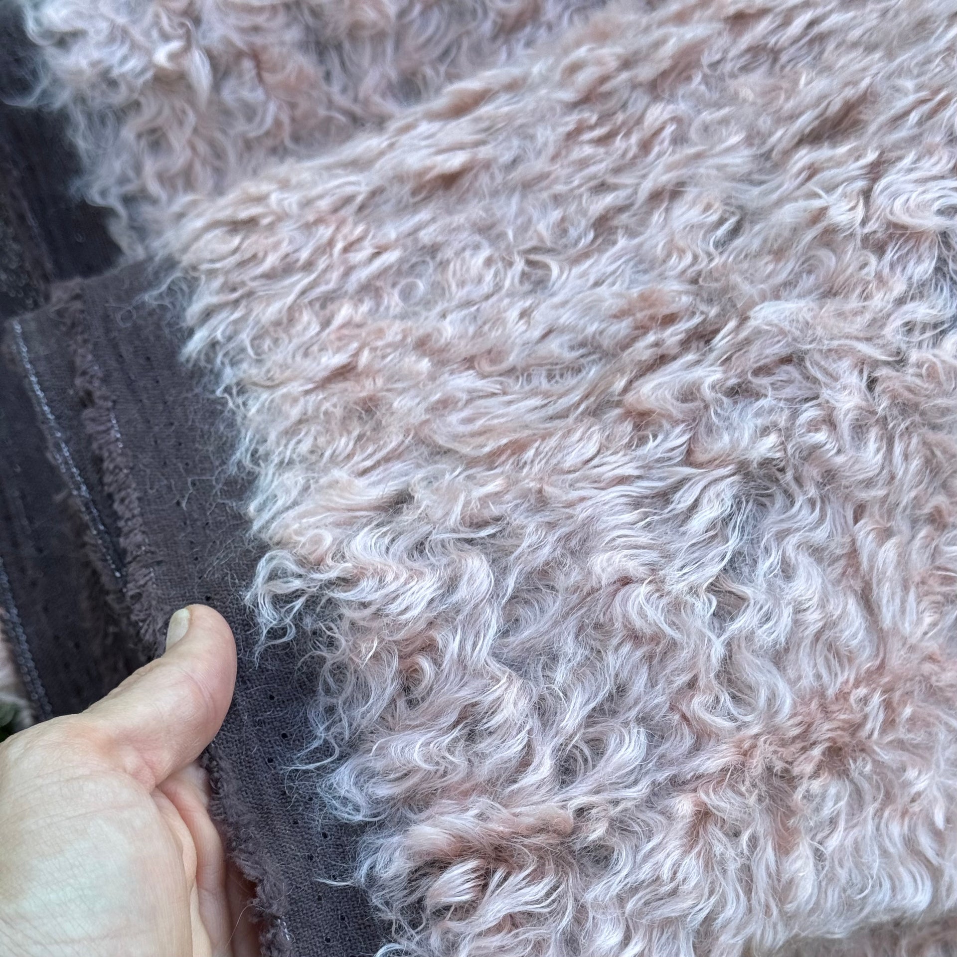 Blush - 26mm Wiggle-Wavy Mohair