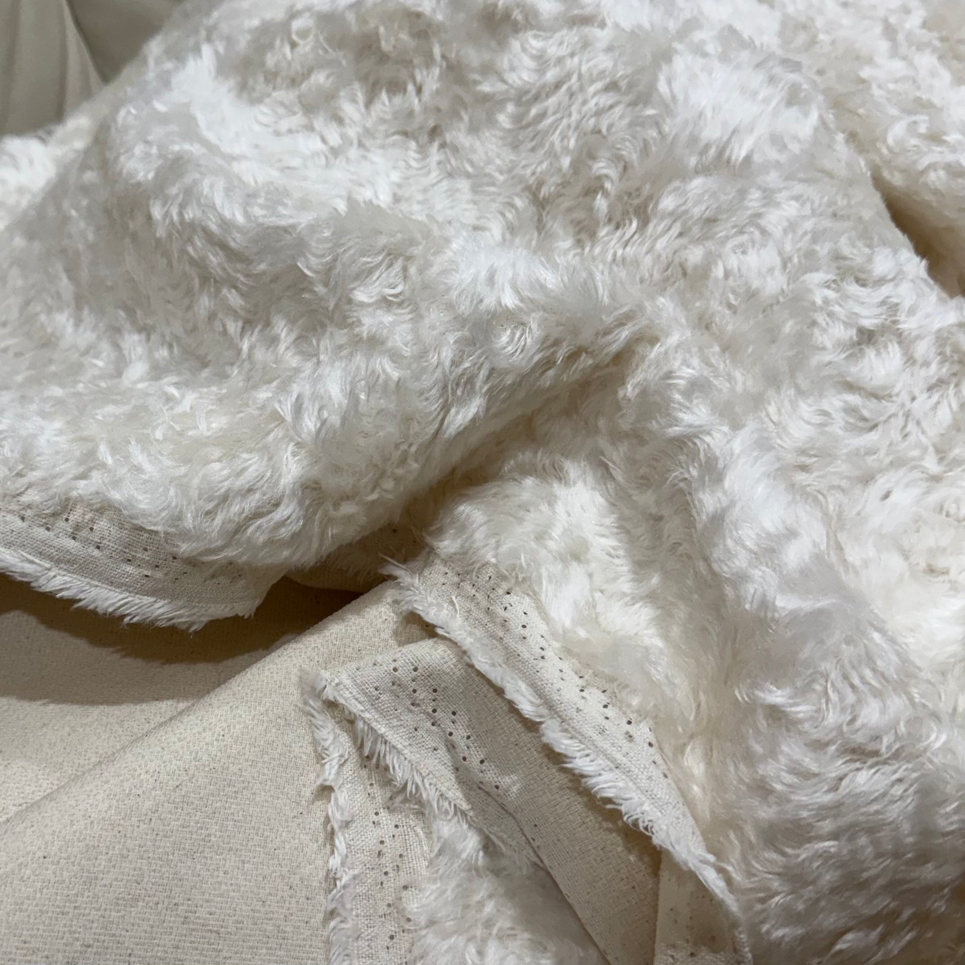 Fresh White - 20mm Swirl-effect Mohair/viscose blend