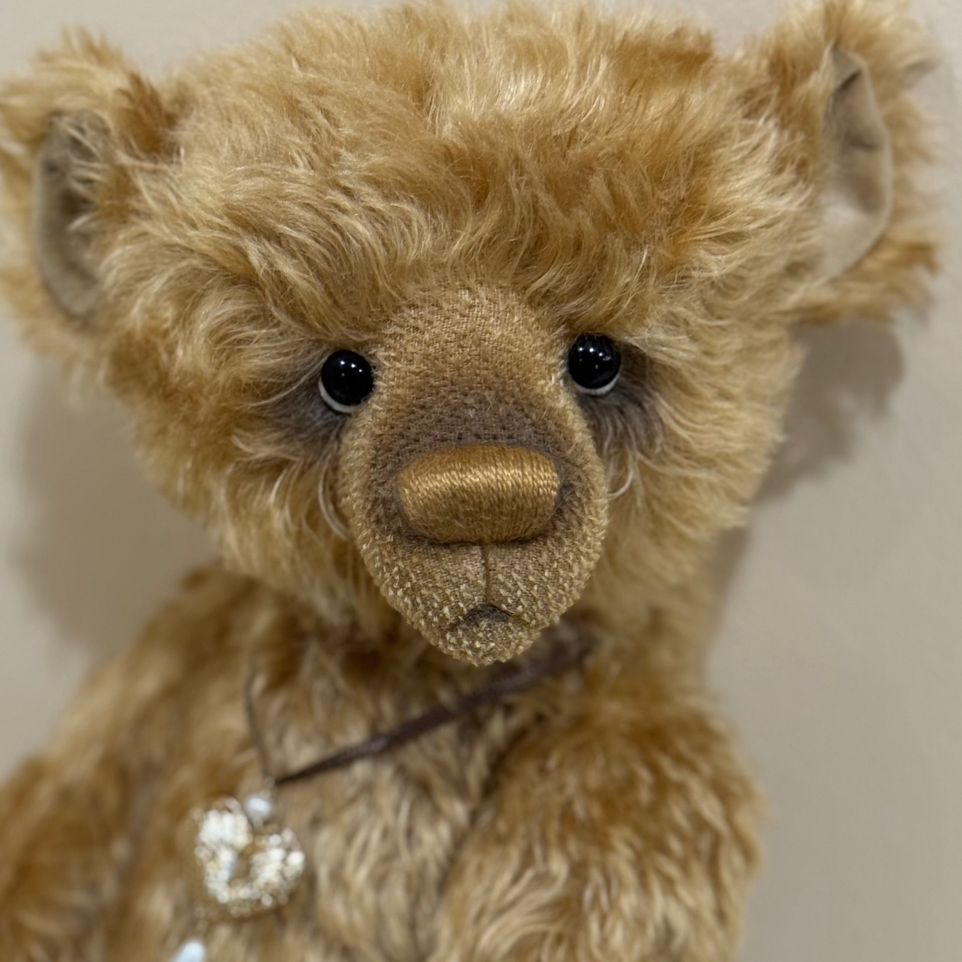 Whistlewhisk - 16" Traditional mohair bear by Emma's Bears - OOAK